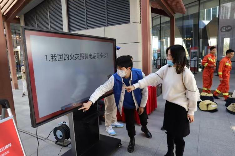 逃生最新作品，時(shí)代的挑戰(zhàn)與生存希望的曙光