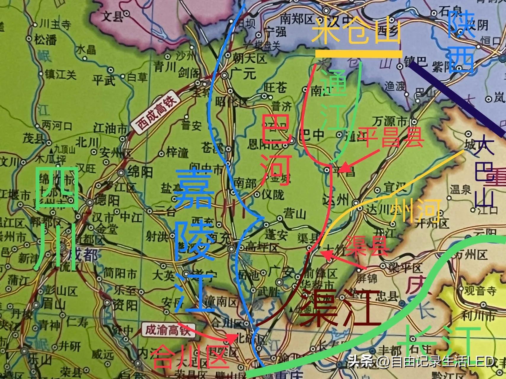 嘉陵江畔巷弄深處的驚喜小店探索之旅