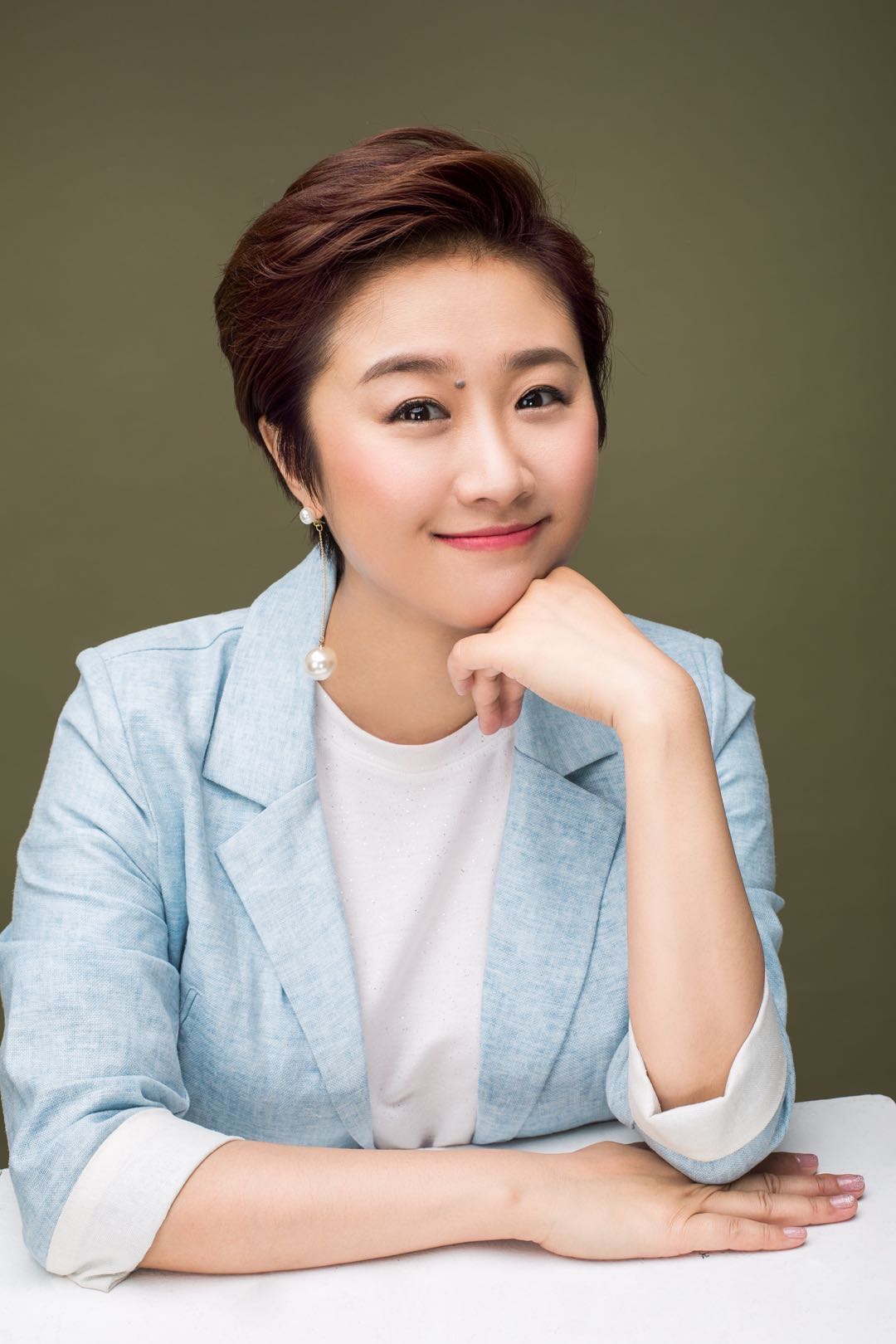 秦雨最新更,秦雨最新更，從文學(xué)到商業(yè)的蛻變