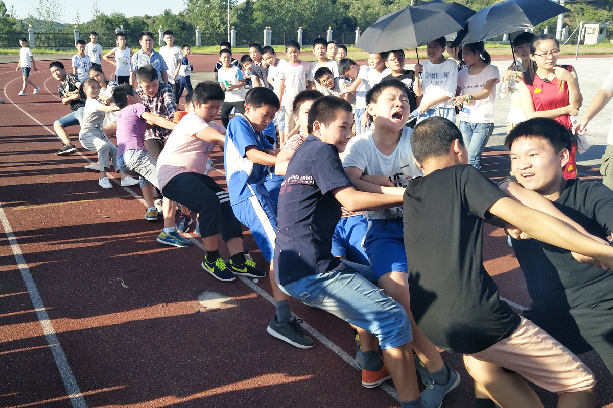 熱血沸騰的瞬間，一場(chǎng)精彩的拔河比賽！