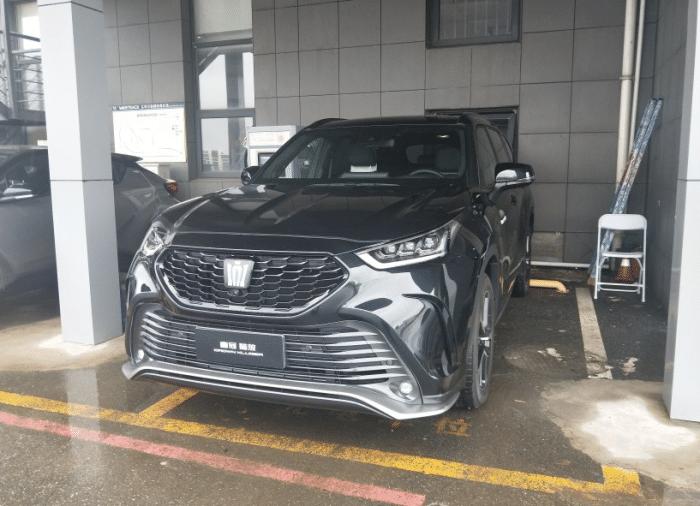 2024款皇冠陸放最新資訊，與自然美景的浪漫之旅啟程