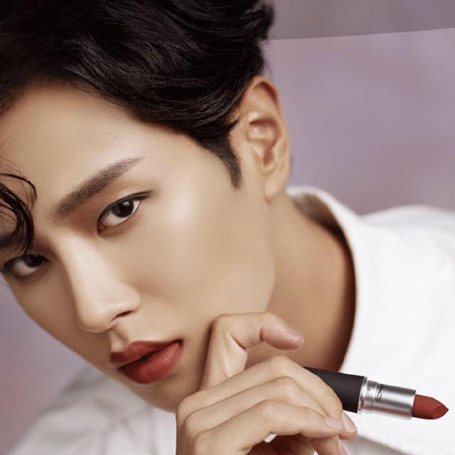 男明星代言的秘密與小巷獨特風味之旅的探索